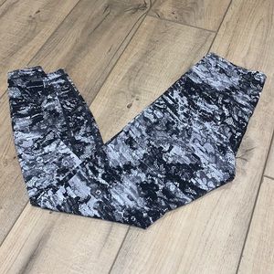 Lululemon laugh leggings size 4